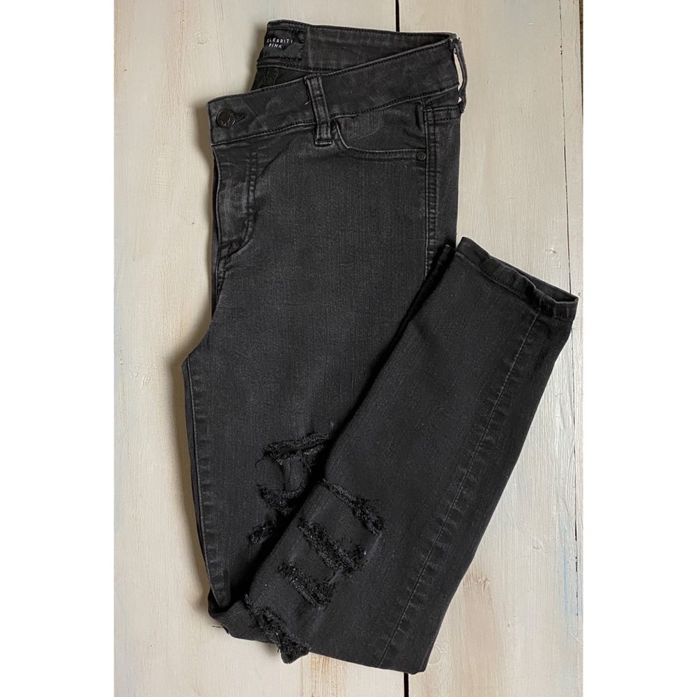 Ripped black skinny jeans